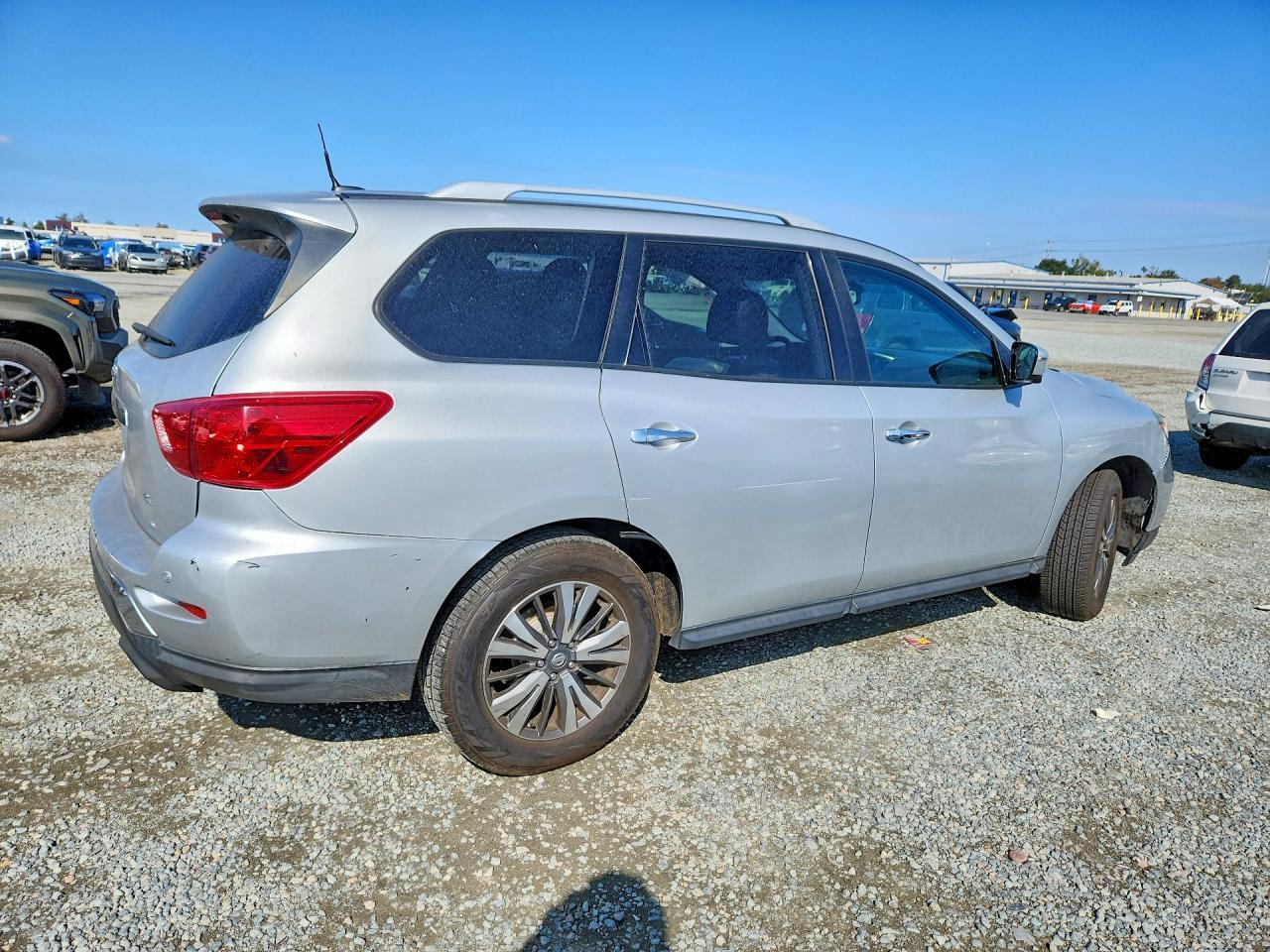 2017 NISSAN PATHFINDER SL — Фото 3 из 13