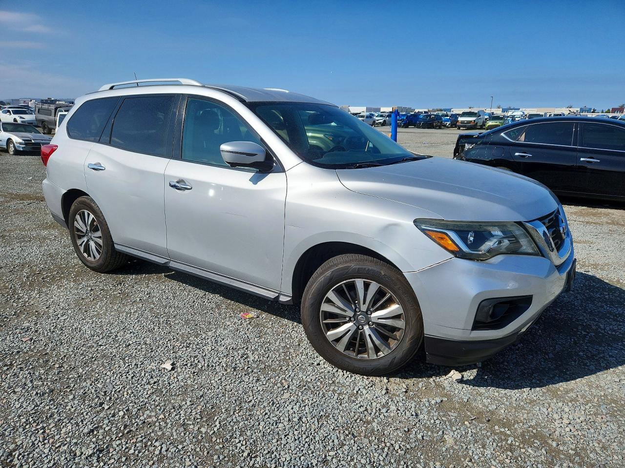 2017 NISSAN PATHFINDER SL — Фото 4 из 13