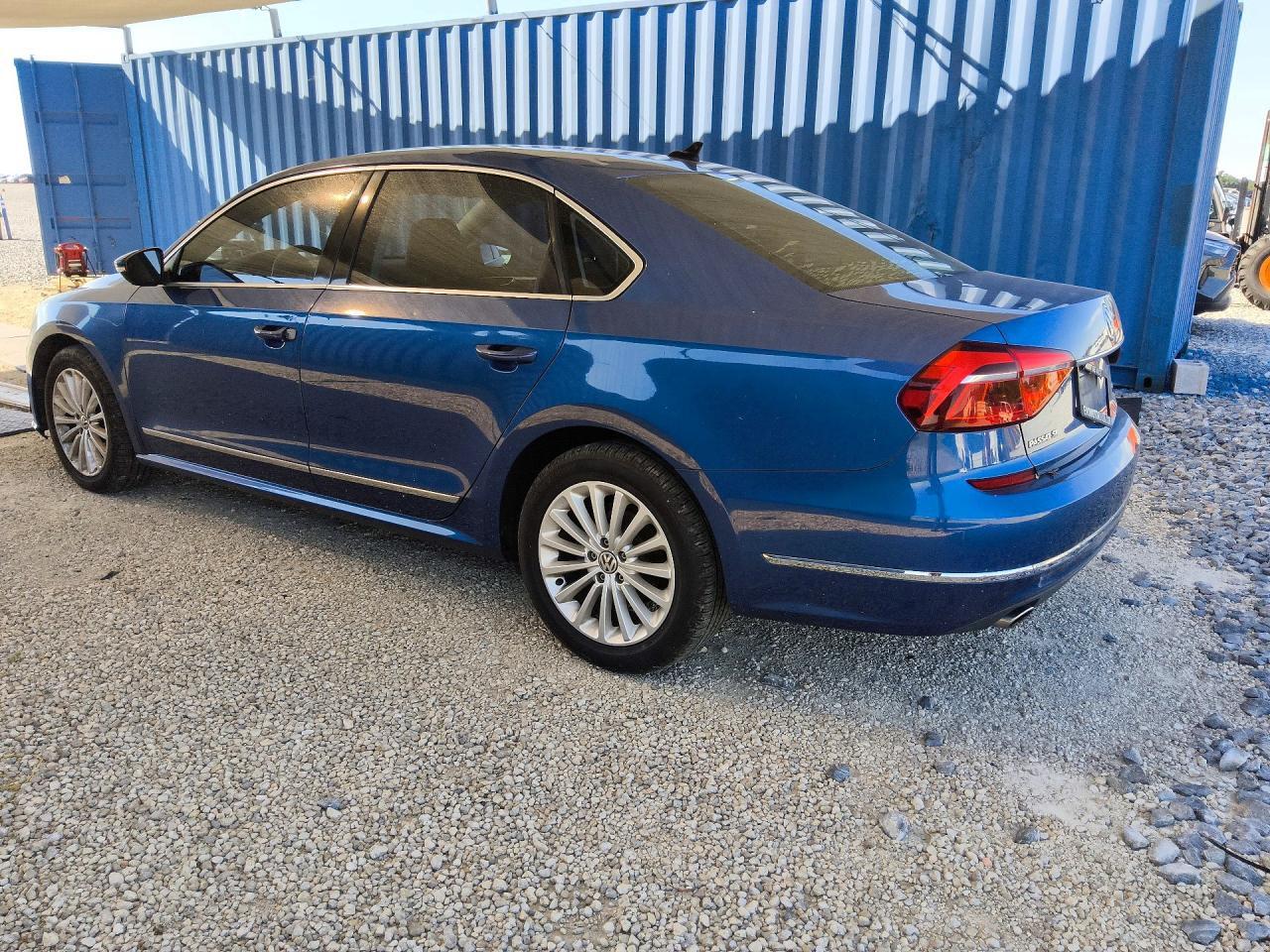 2017 VOLKSWAGEN PASSAT SE — Фото 2 из 13