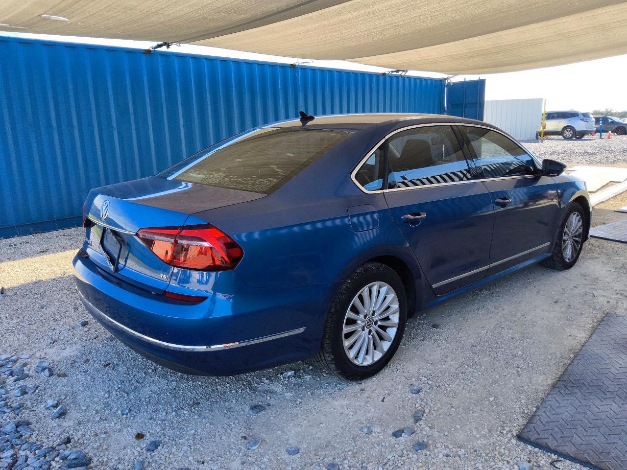 2017 VOLKSWAGEN PASSAT SE — Фото 3 из 13