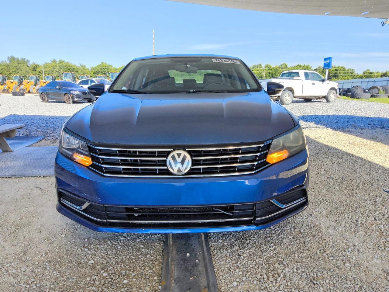 2017 VOLKSWAGEN PASSAT SE — Фото 5 из 13