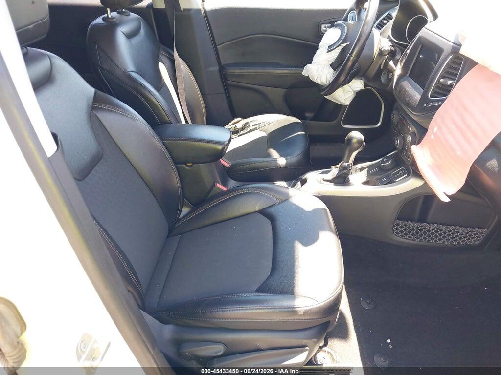 3C4NJDBB9KT696257 2019 JEEP COMPASS photo no. 5