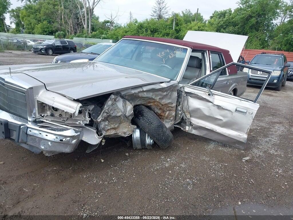 1LNBM82F2JY761673 1988 LINCOLN TOWN CAR photo no. 2
