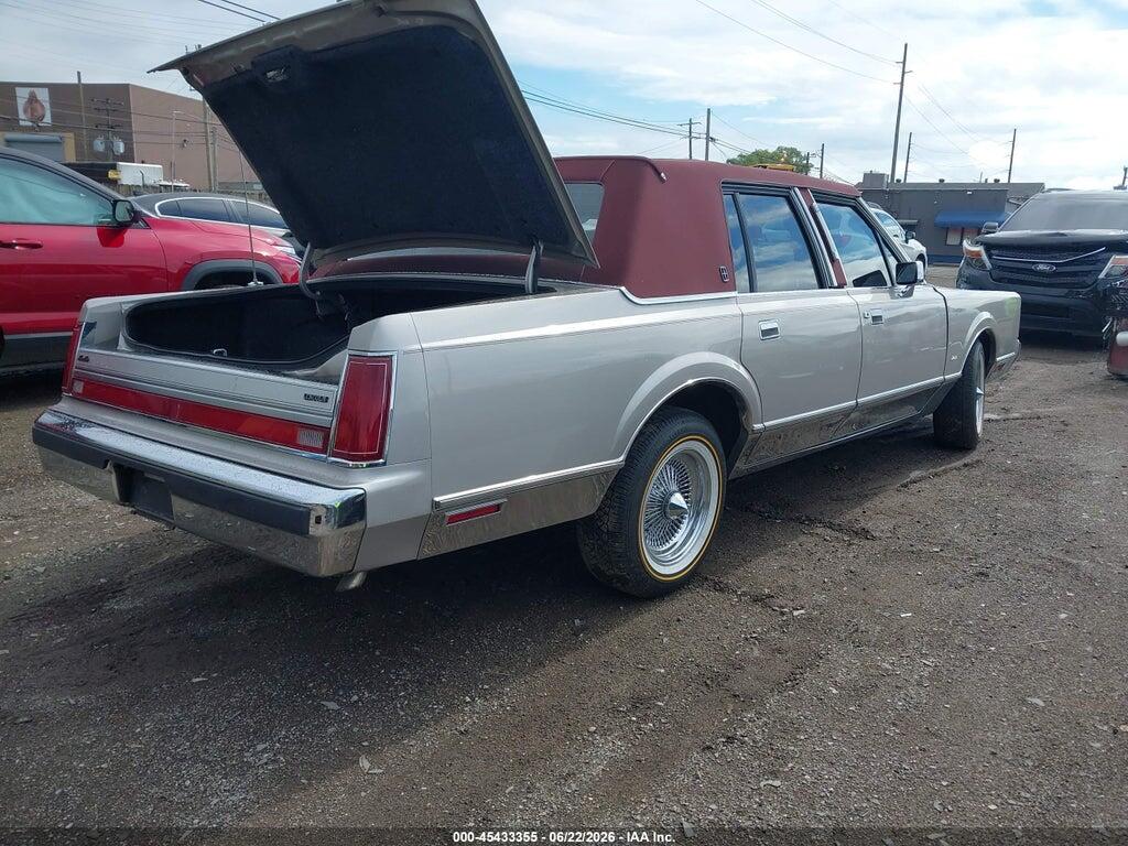 1LNBM82F2JY761673 1988 LINCOLN TOWN CAR photo no. 4