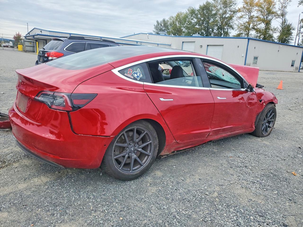 2018 TESLA MODEL 3 — Фото 3 из 13