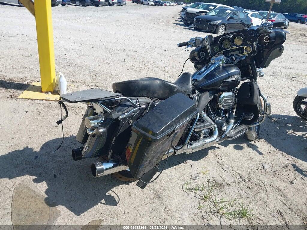 1HD1PR827DB954036 2013 HARLEY-DAVIDSON FLHTCUSE photo no. 4