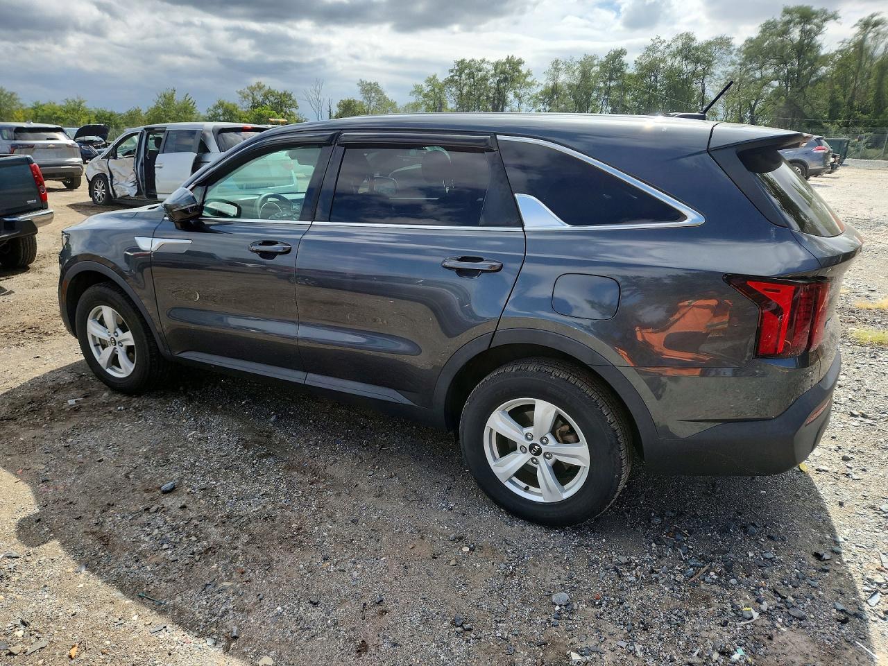 2021 KIA SORENTO LX — Фото 2 из 13