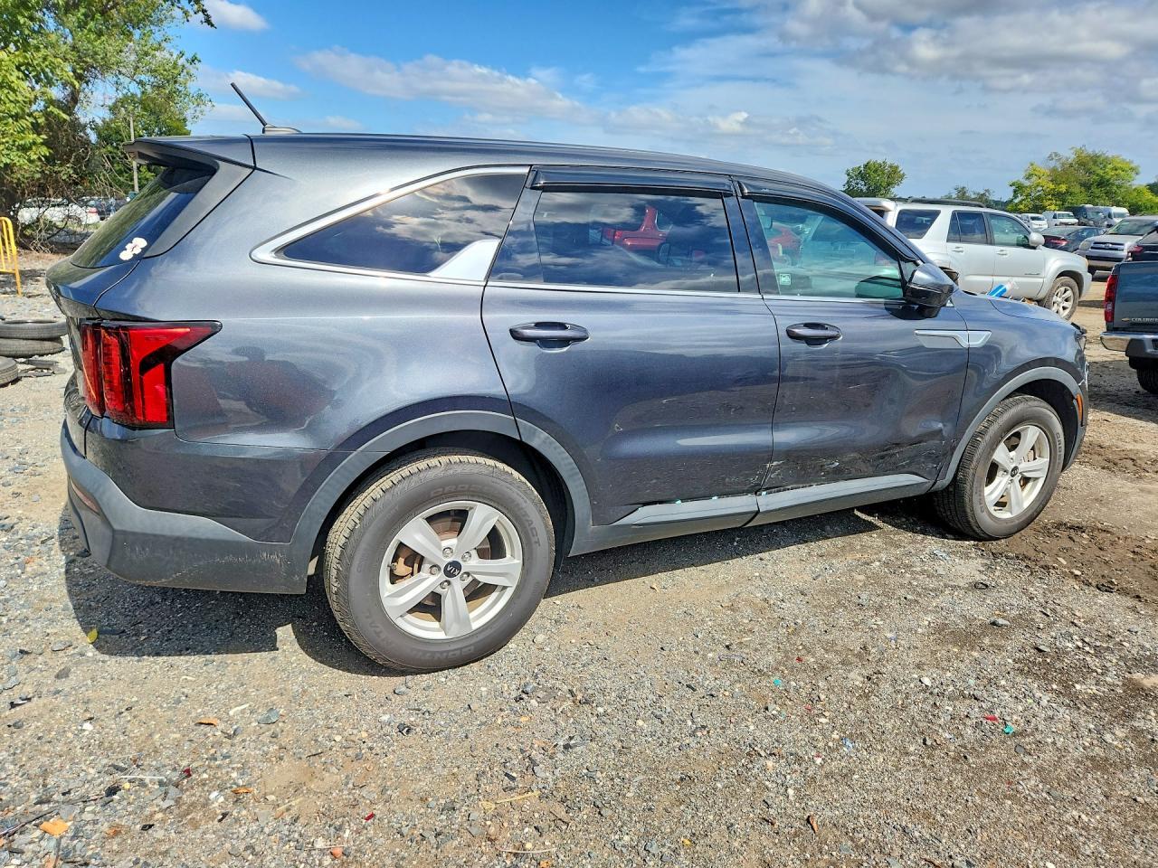 2021 KIA SORENTO LX — Фото 3 из 13