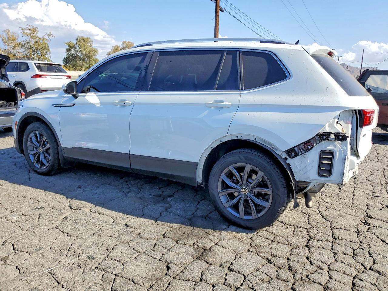 2022 VOLKSWAGEN TIGUAN SE — Фото 2 из 14