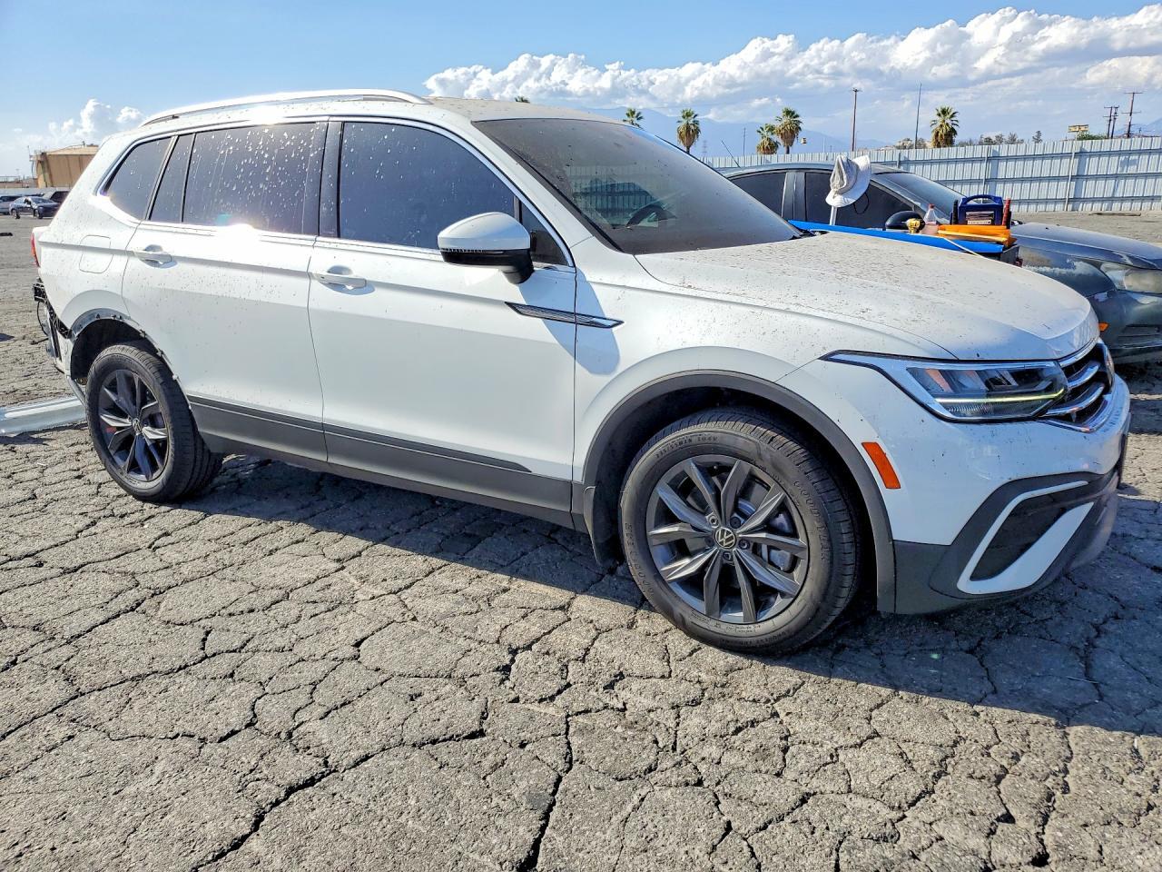2022 VOLKSWAGEN TIGUAN SE — Фото 4 из 14