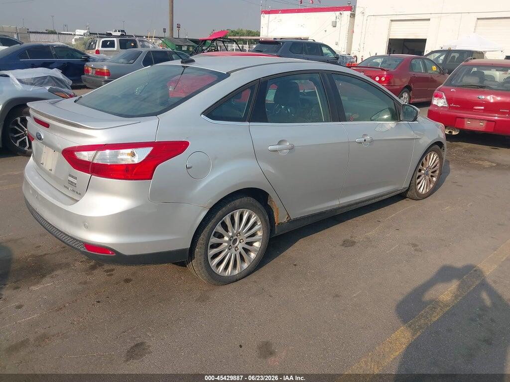 1FAHP3J21CL133049 2012 FORD FOCUS photo no. 4