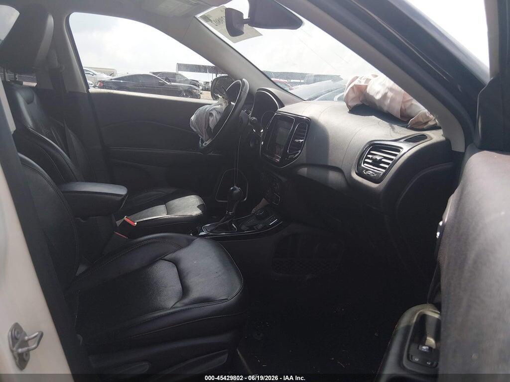 3C4NJDCB7JT442589 2018 JEEP COMPASS photo no. 5