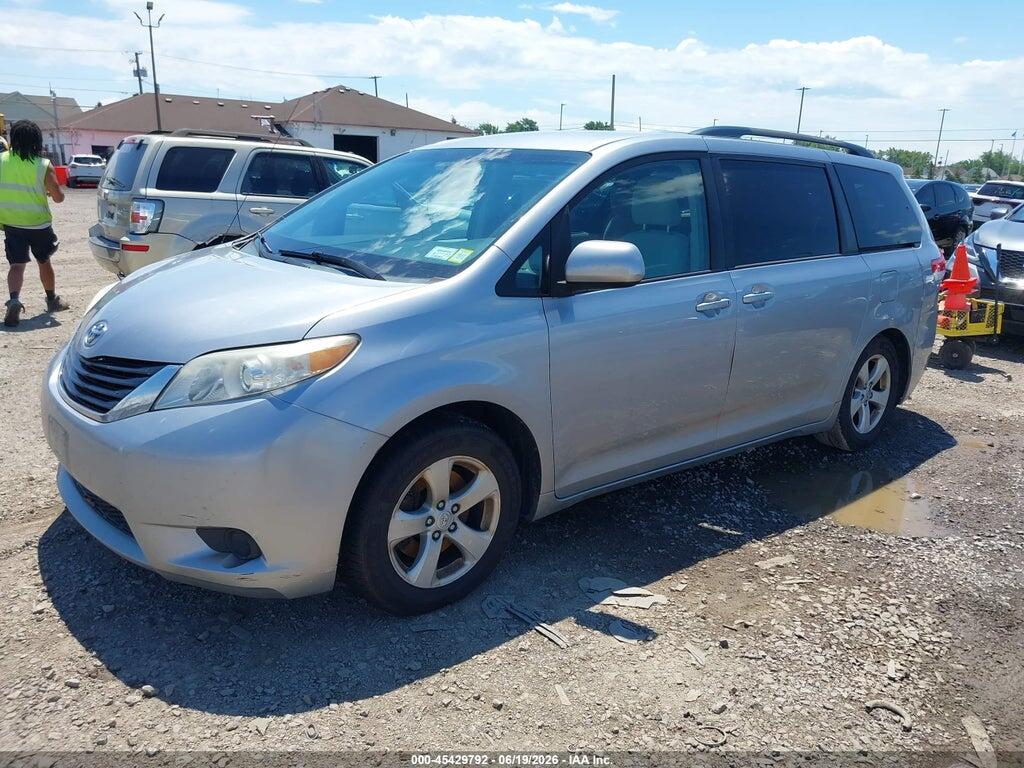 5TDKK3DC9DS290332 2013 TOYOTA SIENNA photo no. 2
