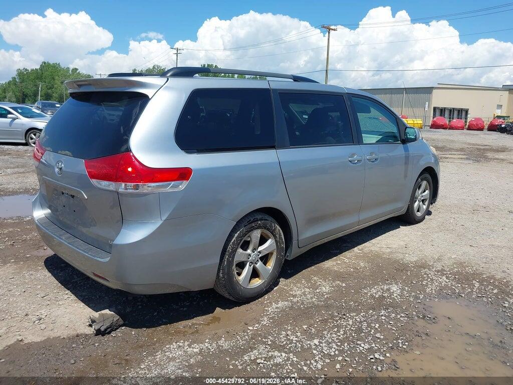 5TDKK3DC9DS290332 2013 TOYOTA SIENNA photo no. 4