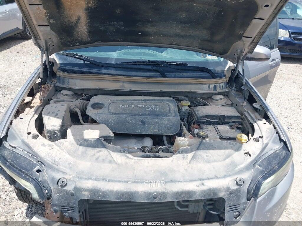 1C4PJLCB5KD220384 2019 JEEP CHEROKEE photo no. 10