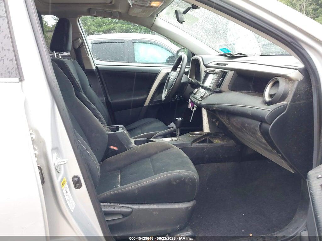 2T3RFREV7FW350793 2015 TOYOTA RAV4 photo no. 4