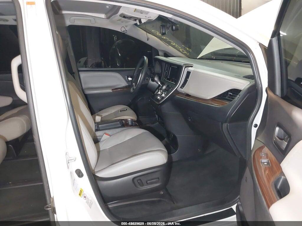 5TDDZ3DC4HS147699 2017 TOYOTA SIENNA photo no. 5
