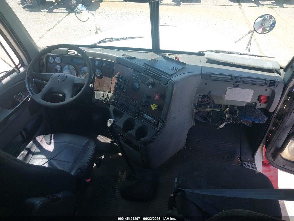 1FUJBBCK16LU41269 2006 FREIGHTLINER CONVENTIONAL photo no. 5