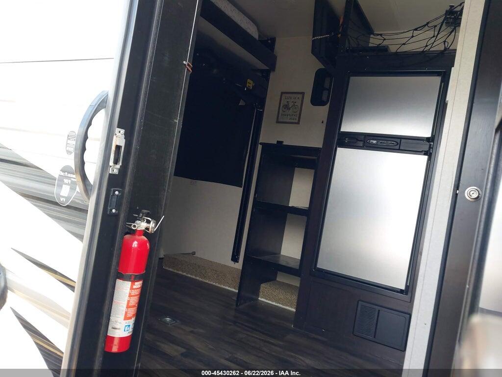 1UJBJSBJ8H1V10139 2017 JAYCO JAYCO photo no. 5