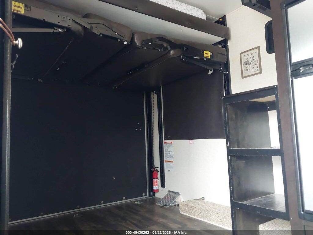 1UJBJSBJ8H1V10139 2017 JAYCO JAYCO photo no. 8