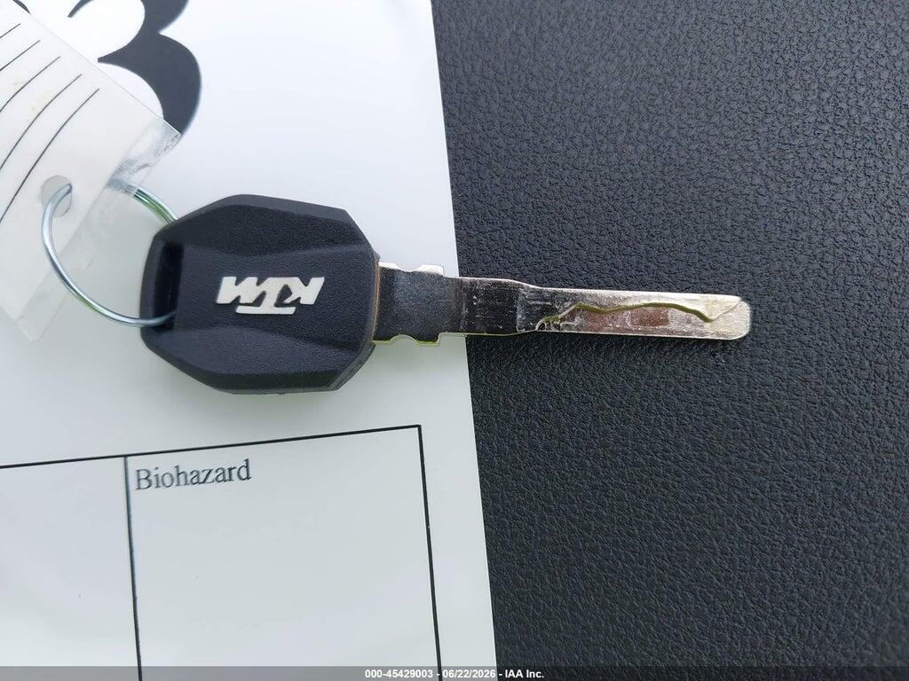 MD2JGJ409TN244943 2026 KTM 390 photo no. 11
