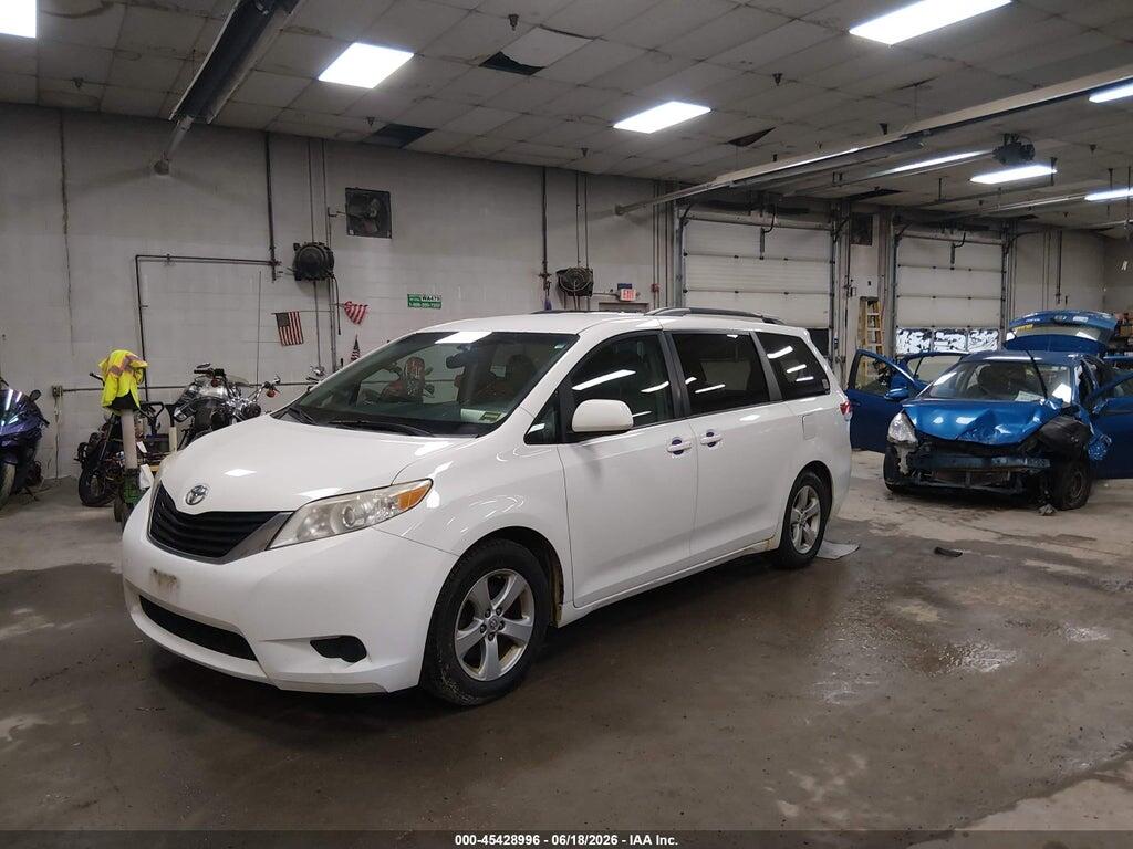 5TDKK3DC5ES426828 2014 TOYOTA SIENNA photo no. 2