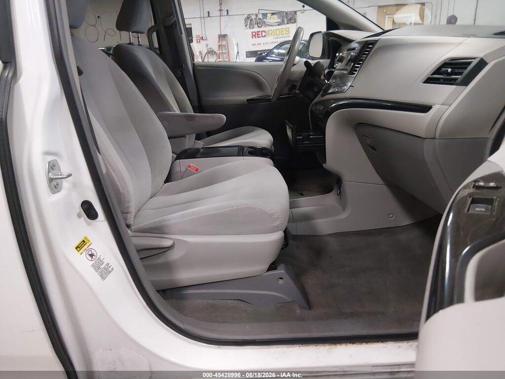 5TDKK3DC5ES426828 2014 TOYOTA SIENNA photo no. 5