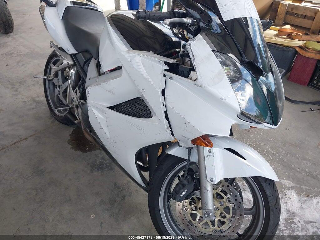 JH2RC46154M600699 2004 HONDA VFR800 photo no. 1