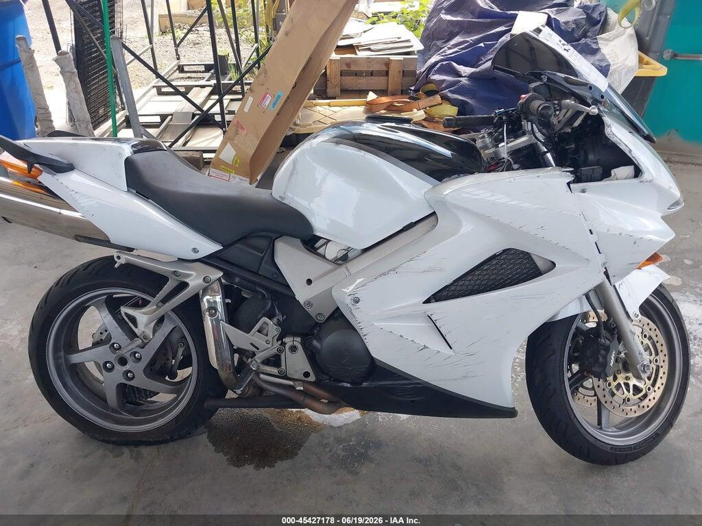 JH2RC46154M600699 2004 HONDA VFR800 photo no. 11