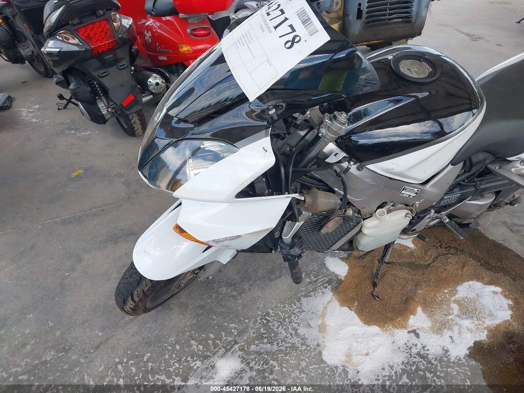 JH2RC46154M600699 2004 HONDA VFR800 photo no. 2