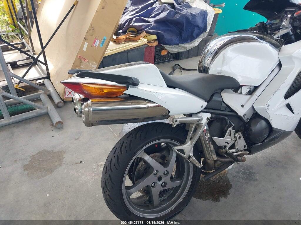 JH2RC46154M600699 2004 HONDA VFR800 photo no. 4