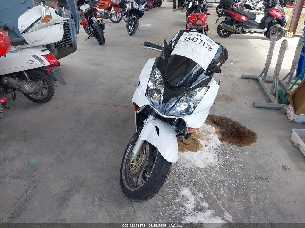JH2RC46154M600699 2004 HONDA VFR800 photo no. 5