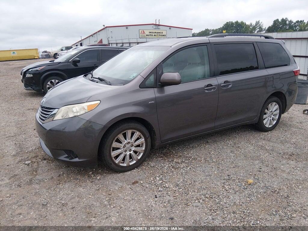 5TDJZ3DC5HS149979 2017 TOYOTA SIENNA photo no. 2