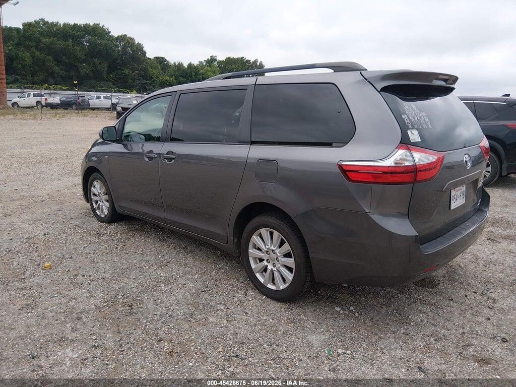 5TDJZ3DC5HS149979 2017 TOYOTA SIENNA photo no. 3