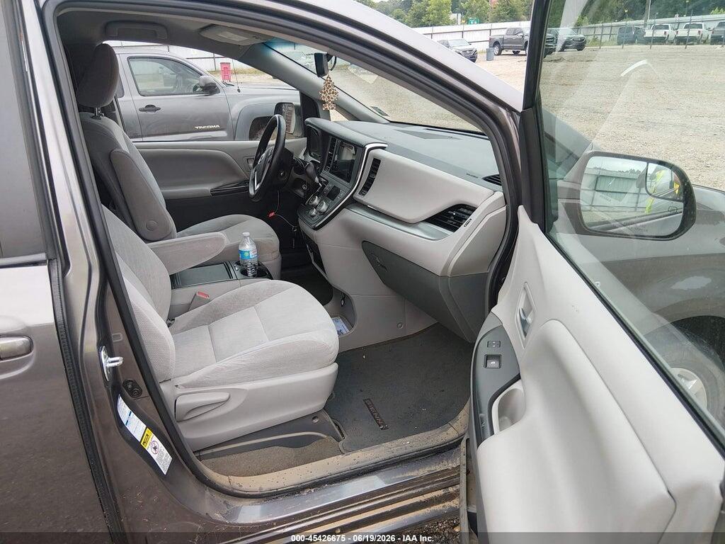 5TDJZ3DC5HS149979 2017 TOYOTA SIENNA photo no. 5
