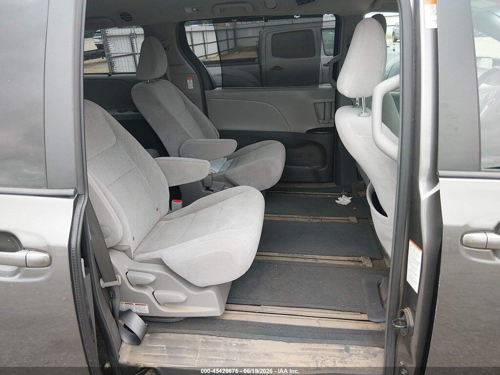5TDJZ3DC5HS149979 2017 TOYOTA SIENNA photo no. 8