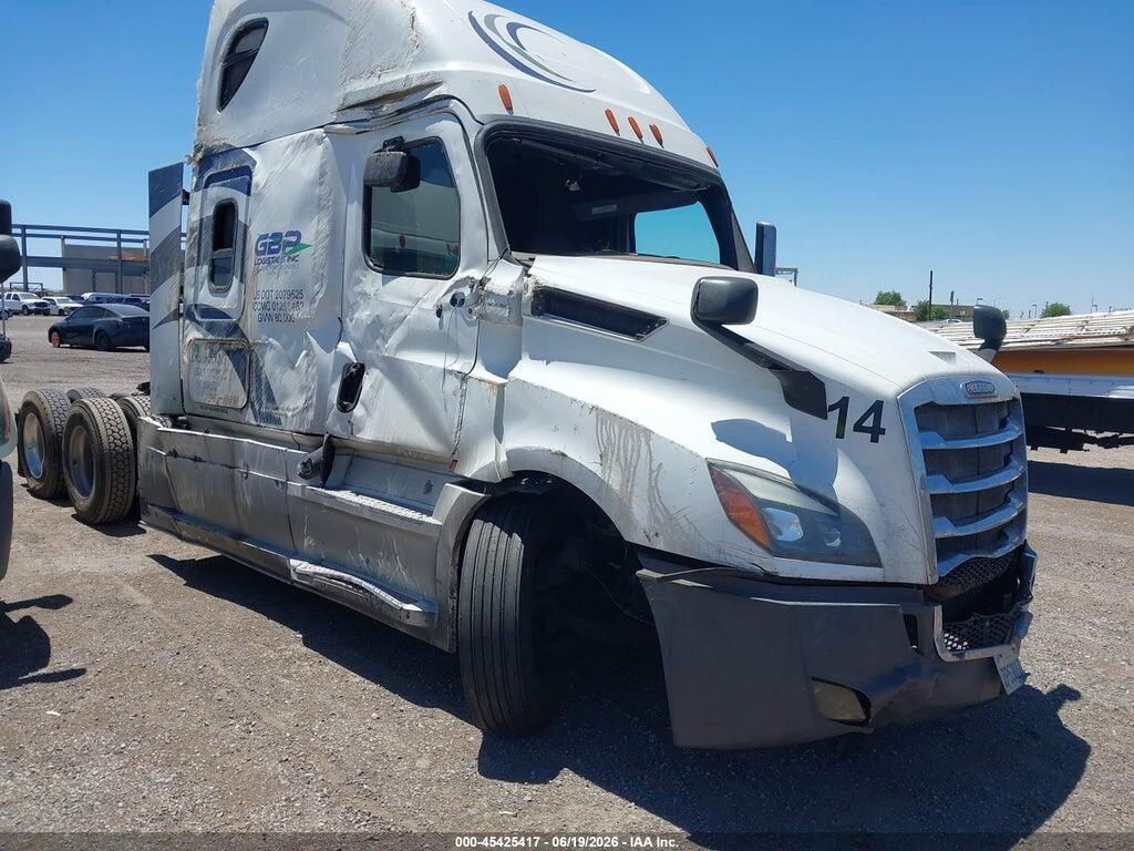3AKJHHDR9JSJZ7977 2018 FREIGHTLINER NEW CASCADIA 126 photo no. 1