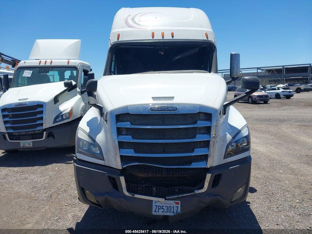3AKJHHDR9JSJZ7977 2018 FREIGHTLINER NEW CASCADIA 126 photo no. 12