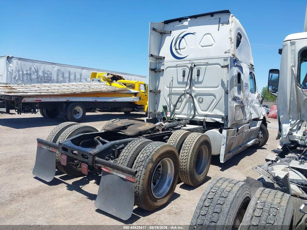 3AKJHHDR9JSJZ7977 2018 FREIGHTLINER NEW CASCADIA 126 photo no. 4