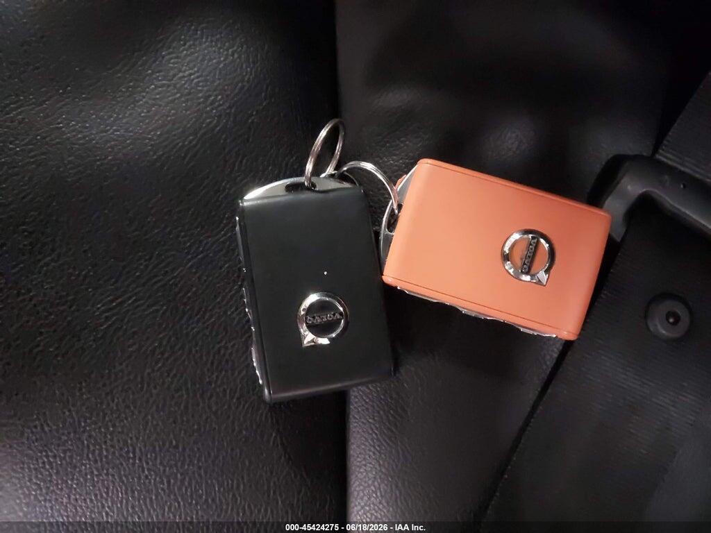 YV4L12UW8P2943219 2023 VOLVO XC40 photo no. 11