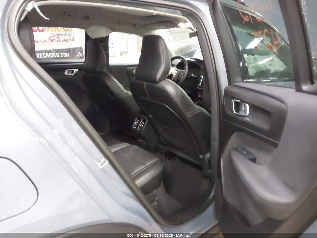 YV4L12UW8P2943219 2023 VOLVO XC40 photo no. 8