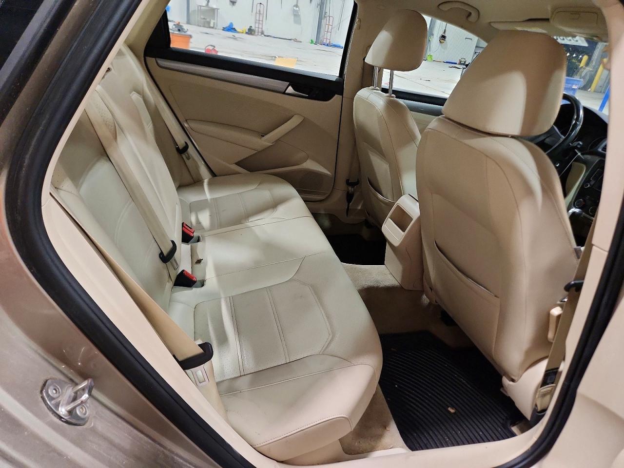 2015 VOLKSWAGEN PASSAT — Фото 10 из 12