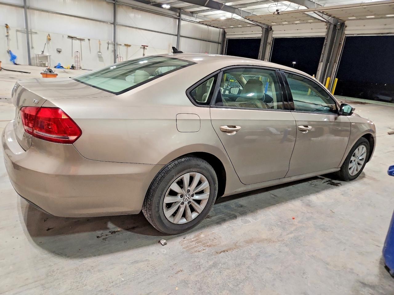 2015 VOLKSWAGEN PASSAT — Фото 3 из 12