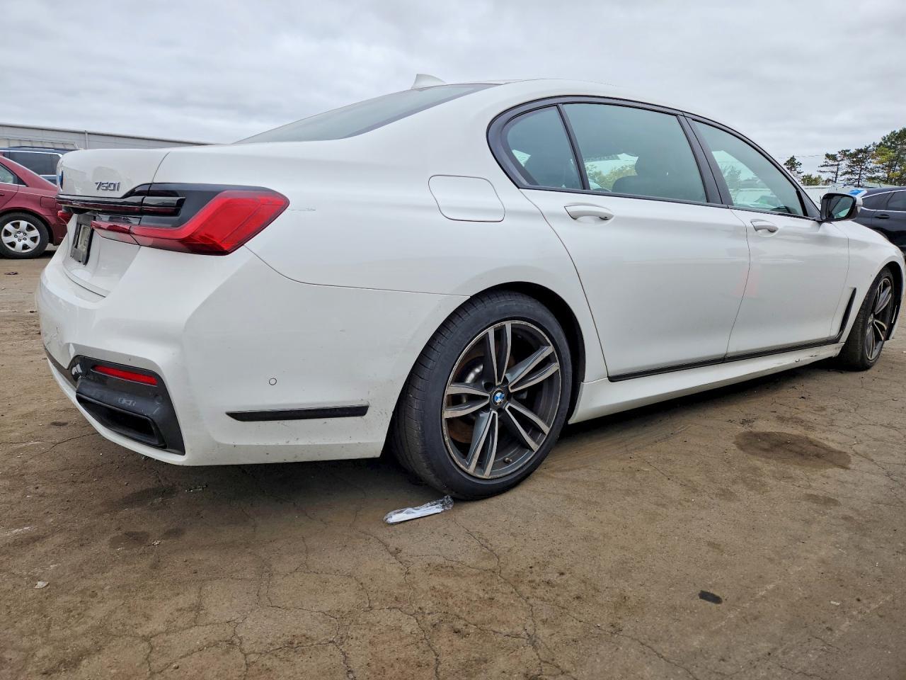 2022 BMW 750 XI — Фото 3 из 12