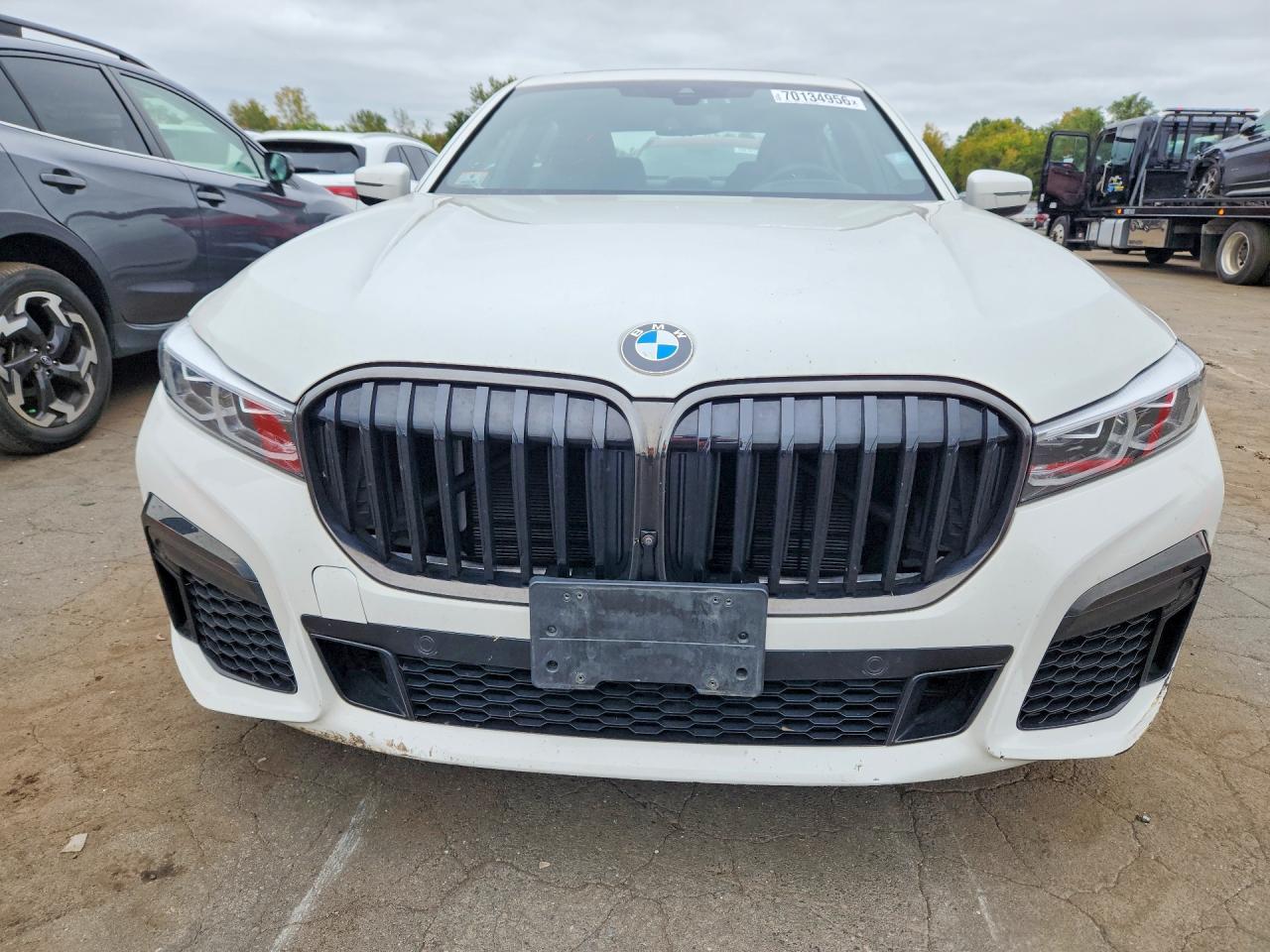 2022 BMW 750 XI — Фото 5 из 12