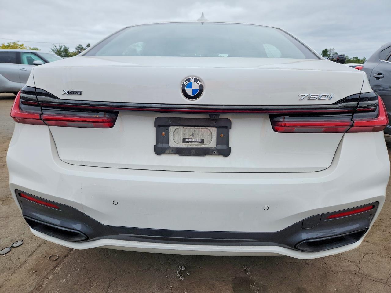 2022 BMW 750 XI — Фото 6 из 12