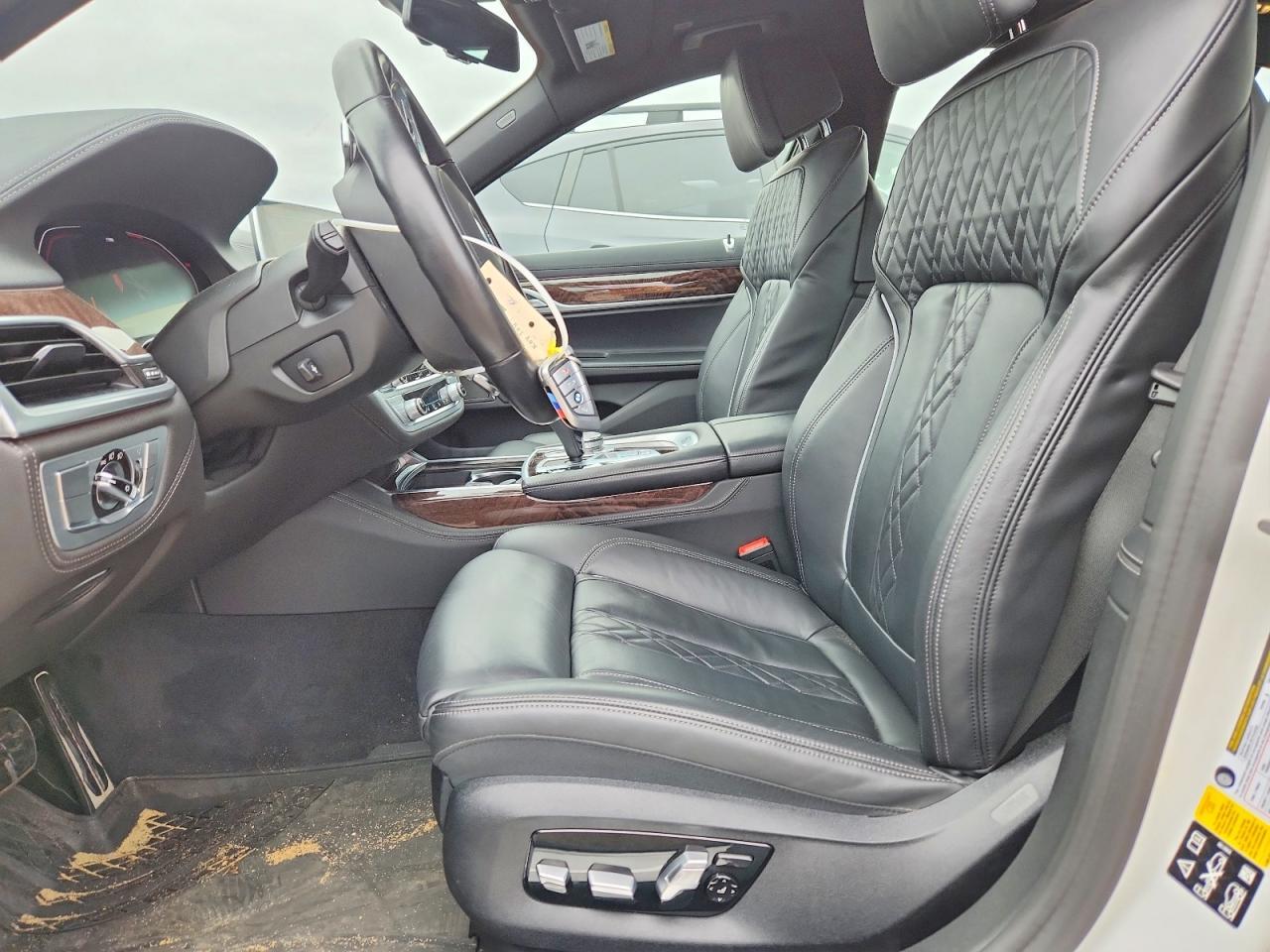 2022 BMW 750 XI — Фото 7 из 12