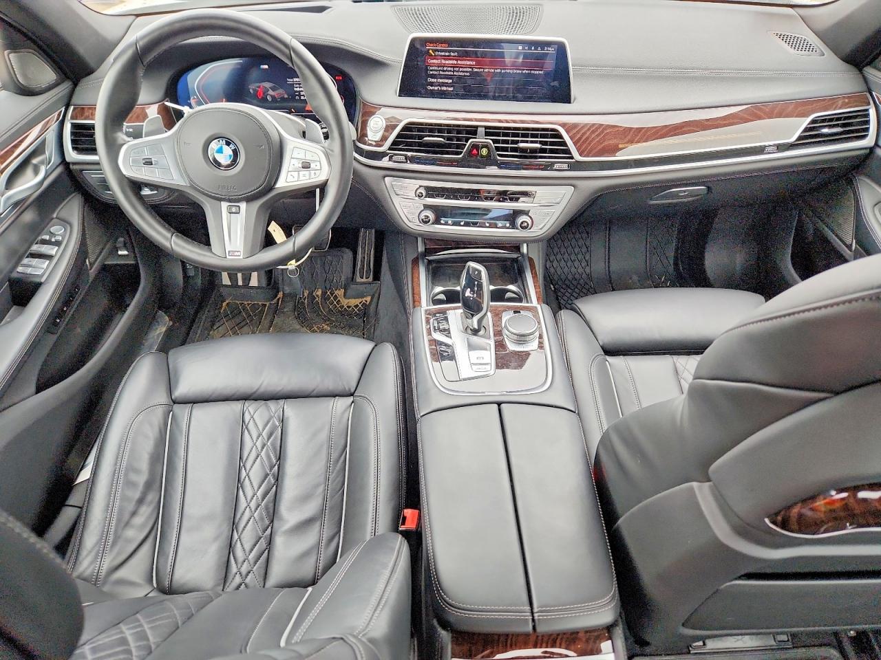 2022 BMW 750 XI — Фото 8 из 12