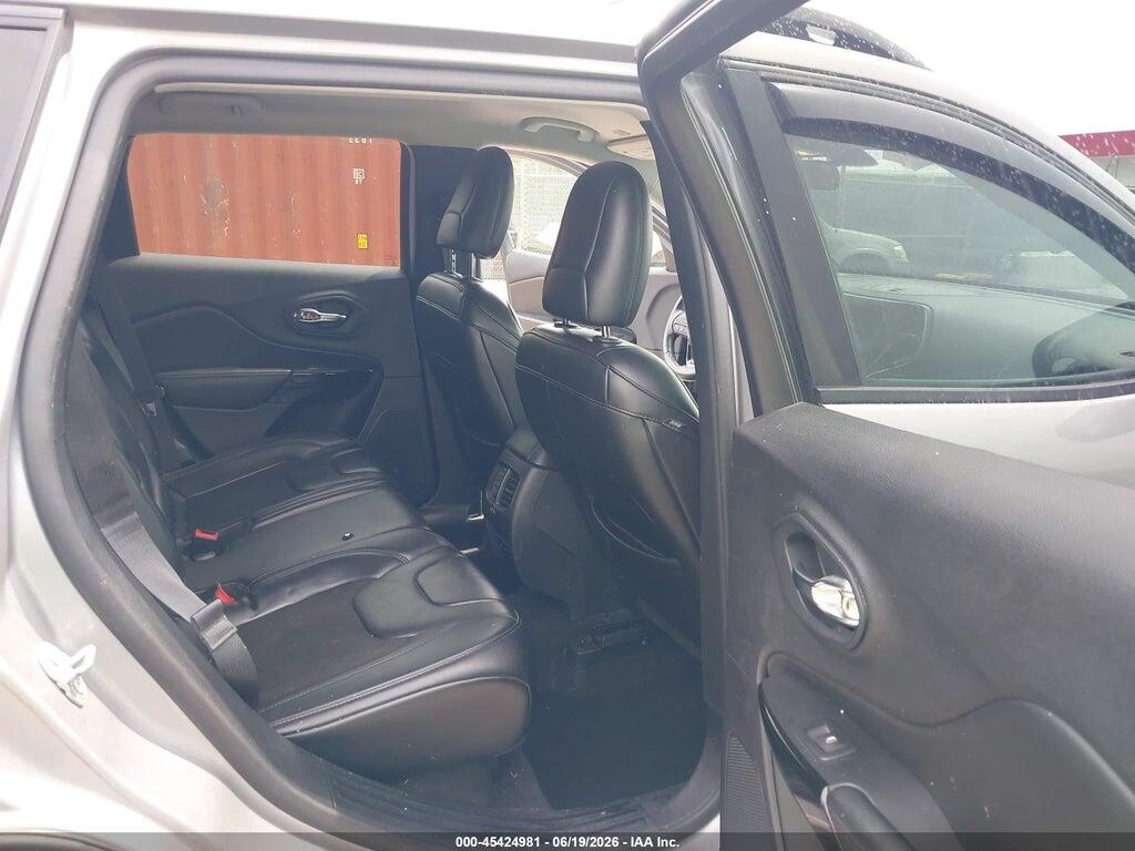 1C4PJMLB2KD320240 2019 JEEP CHEROKEE photo no. 8