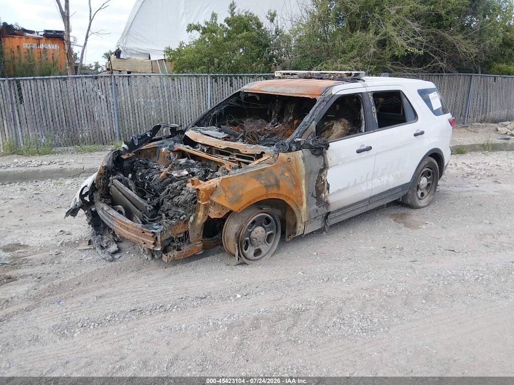 1FM5K8AR4JGA44129 2018 FORD POLICE INTERCEPTOR UTILITY photo no. 2